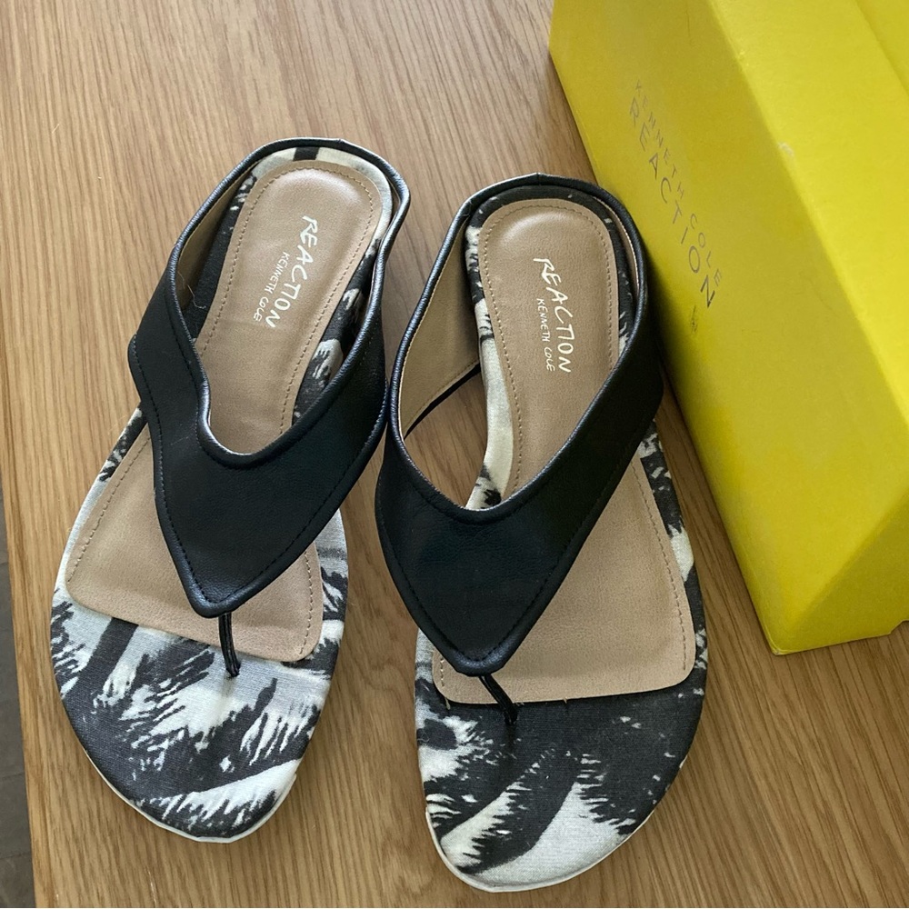 Kenneth Cole Reaction Size 10 Black Water Park Sandals - NWT